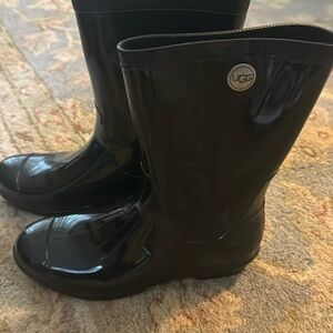 Ugg rain boots size 9